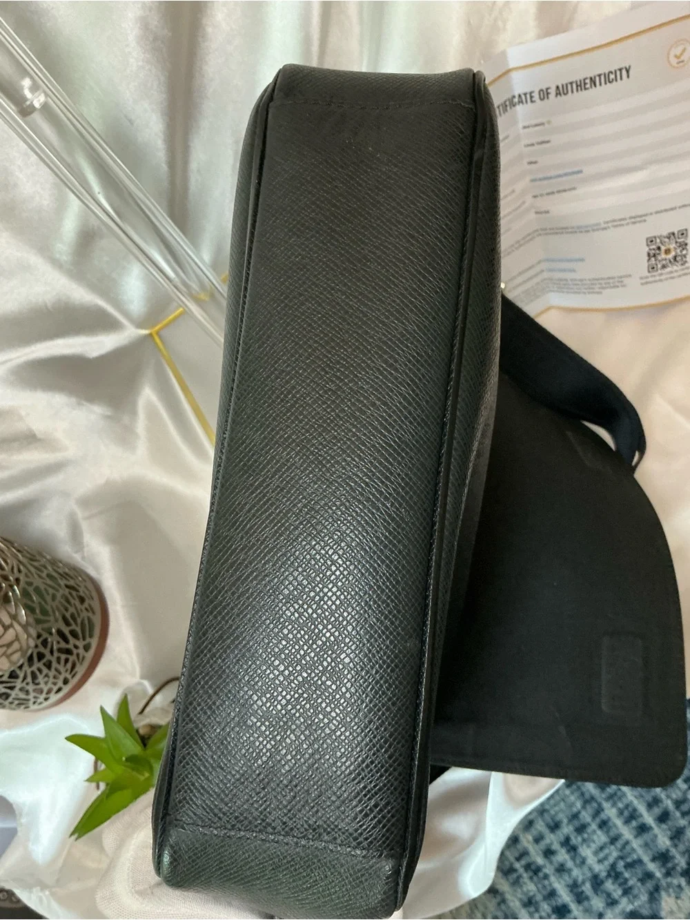 Preloved Louis Vuitton Roman MM Messenger Bag w COA Dustbag
